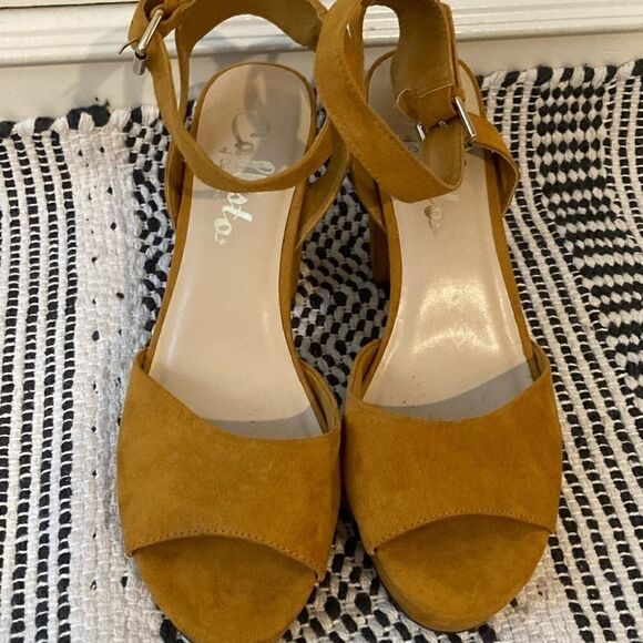 Callisto California Yellow Sandals 8.5 - Picture 6 of 16